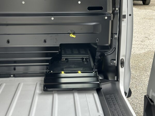 PEUGEOT EXPERT III (2) FOURGON M BLUEHDI 145 S&S EAT8 – Image 10